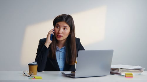 A person talking on the phone

AI-generated content may be incorrect.